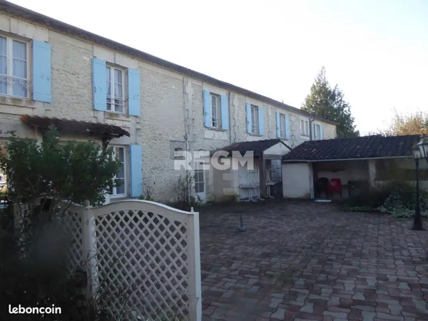 Maison 25 pièces 800 m²