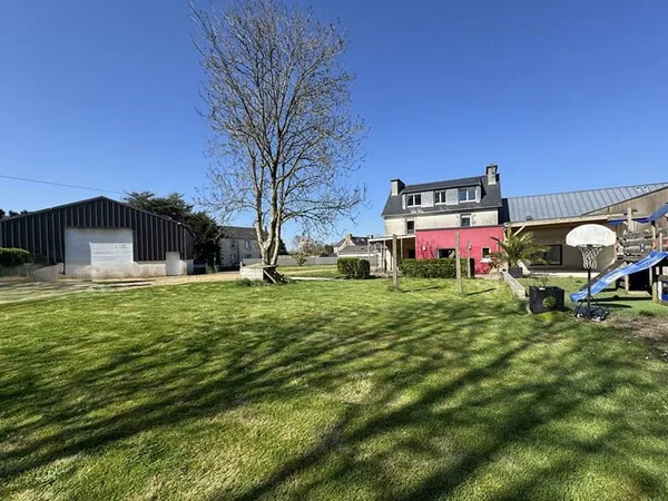 A vendre propriété Plougar 6 pièces - 4 chambres - 159 M² - hangar neuf