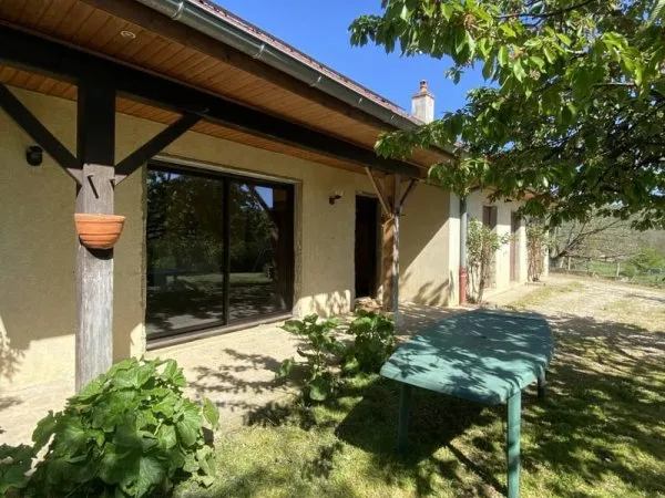 Maison de plain-pied 4CH avec jardin et grand terrain