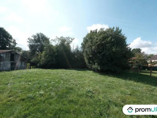 Terrain constructible de 828 m2 à Saint-Léger