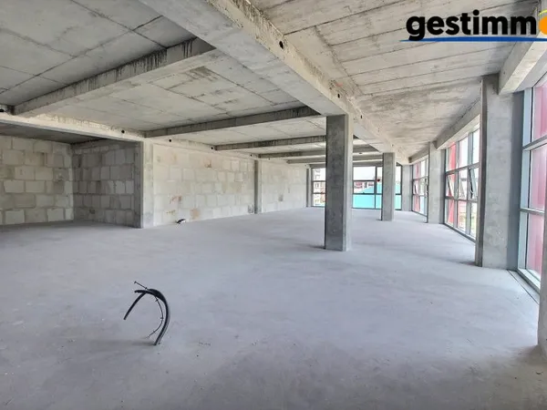 Local professionnel 192 m²