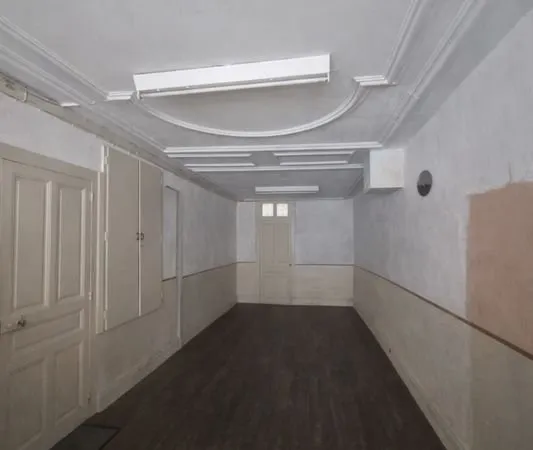 Espace de stockage propre et sec Idéal pour meubles ou matériaux qui craignent l'humidité. L'espace 