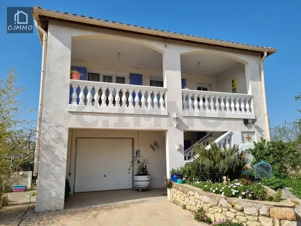 Grande maison de type 4 avec piscine, garage, poolhouse et a