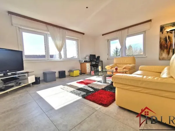 Appartement F4 lumineux de 94 m2 avec poêle à bois, place parking, terrasse