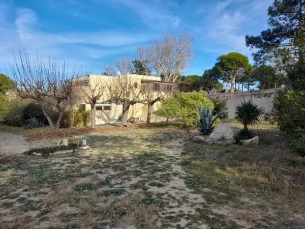 Rée de jardin, T2 dans parc de 7000 m2. Parking