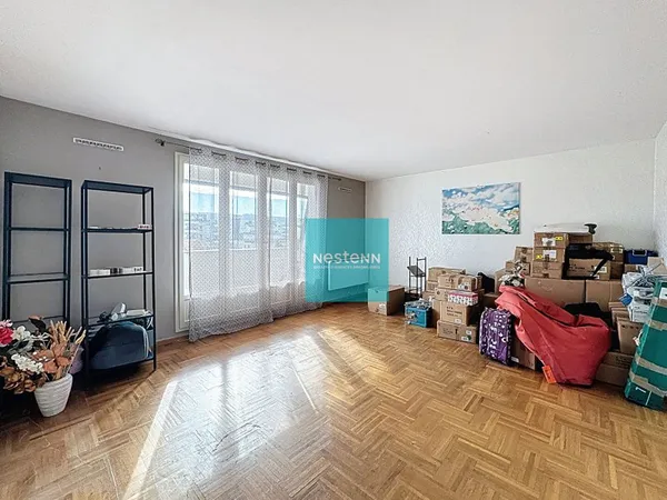 Appartement F3 avec balcon et place de parking en sous-sol, à 2 minutes à pied de la gare, proche de