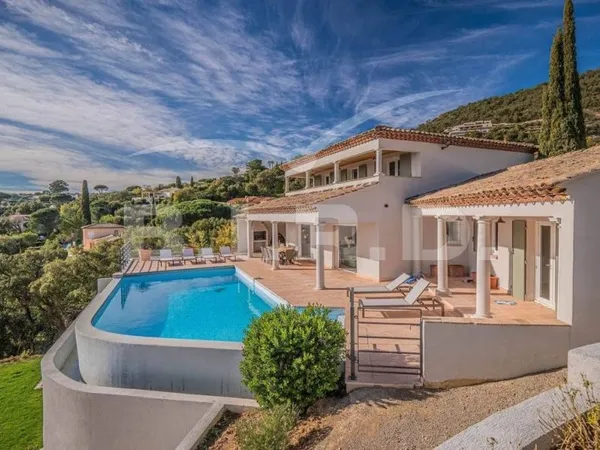 Villa 5 pièces 280 m²