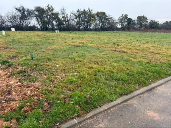 Terrain 651 m²