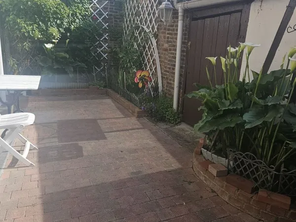 Type F4 avec jardinet en ville mais calme