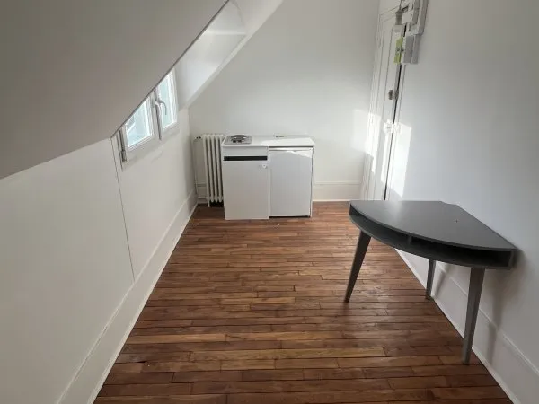 Chambre de service 1 pièce 9 m²
