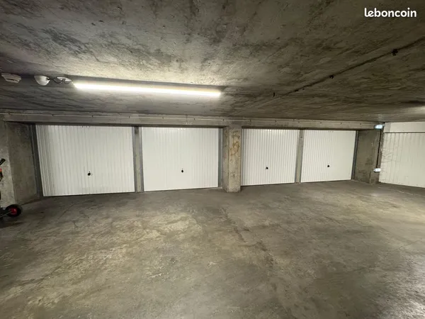 Garage à louer route des Romains