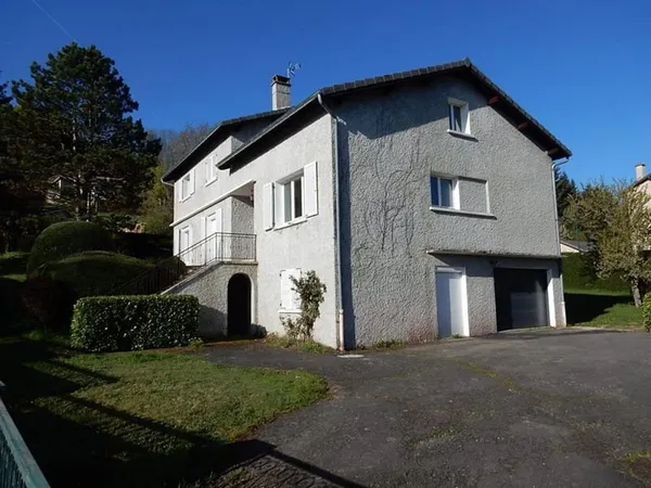 Saint-Julien-Chapteuil 43260 maison traditionnelle de 1972 sur deux niveaux élevés sur sous-sol 302 