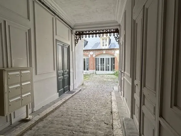 Local 6 pièces 165 m²