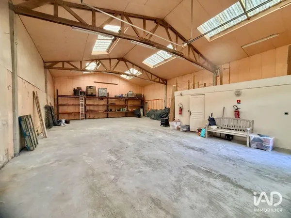 Local commercial 220 m²
