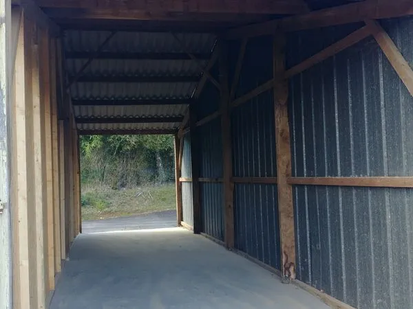 Grand garage bétonné 36m2