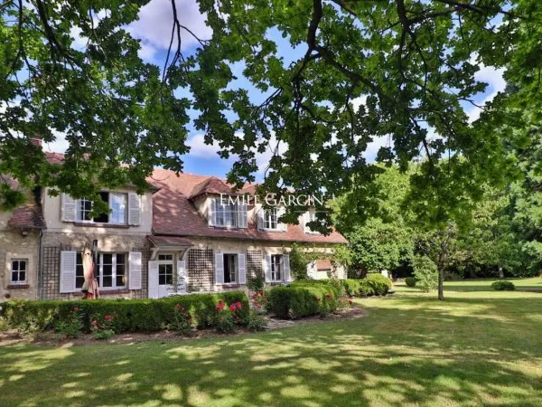 A vendre, Thoiry, dans les Yvelines, propriété de charme et ses 3 hectares de parc