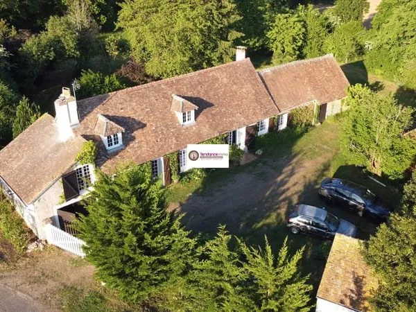 Maison de campagne avec dépendances et grand terrain