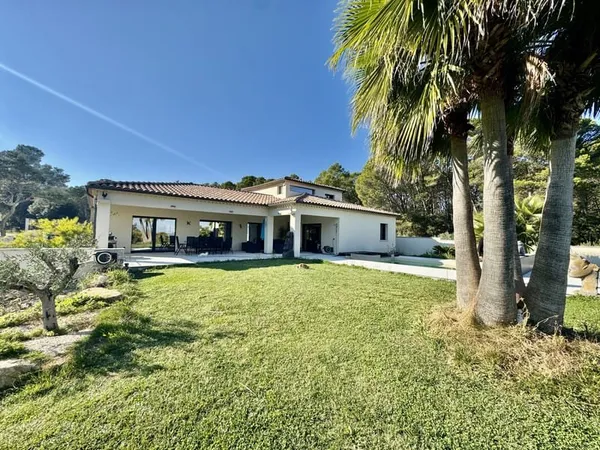 Villa contemporaine 203 m2 avec piscine et garage