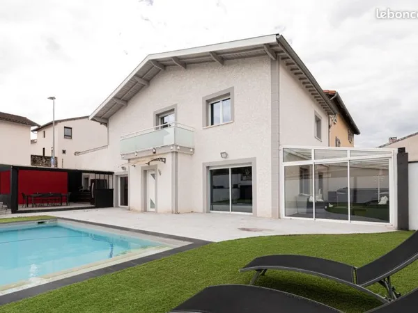 Maison 6 pièces 212 m²