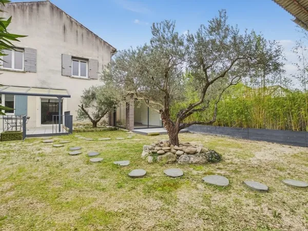 Maison de 90m2 avec jardin, hangar et dépendance