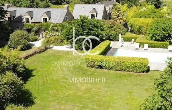 Maison 11 pièces 330 m²