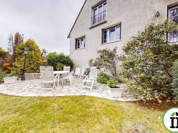 Maison 8 pièces 266 m²