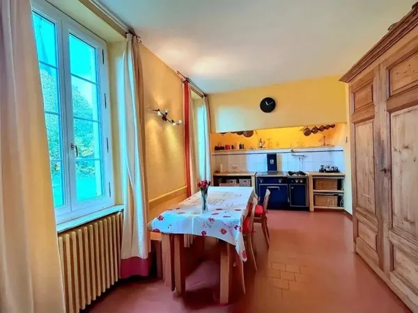 Maison 7 pièces 234 m²