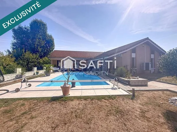 Maison de plain-pied 113.5 m² - avec piscine et dépendance