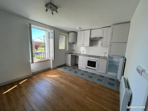 Appartement 2 pièces - 1er étage - 370 CC - Rénové - Jardin commun- Dun-le Palestel