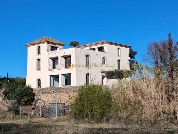 SUPERBE BASTIDE ENTIEREMENT RENOVEE