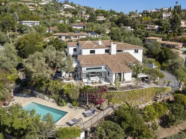 EXCLUSIVITÉ - Mandelieu-la-Napoule - Villa Rénovée - Proche Cannes