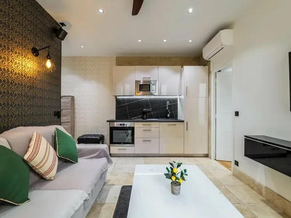 Nice Libération - Appartement T2 avec balcon - Immeuble Art-Déco