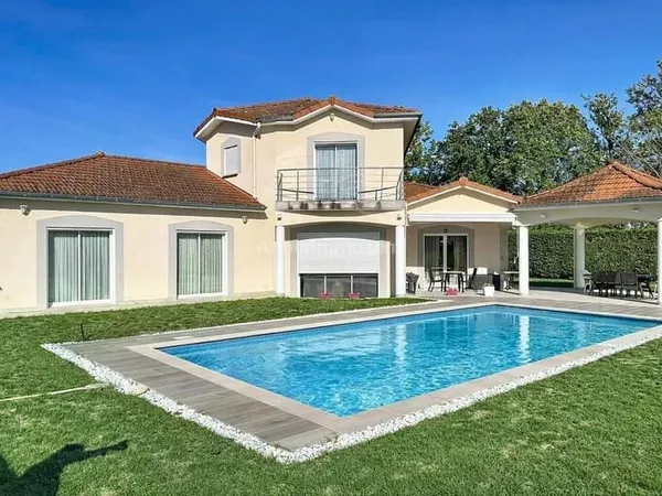 Maison 9 pièces 200 m²