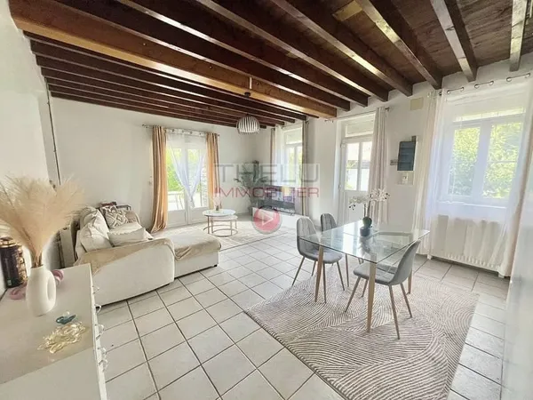 GUIGNEMICOURT - FORT POTENTIEL POUR CETTE CHARMANTE MAISON AVEC JARDIN, GARAGE ET DEPENDANCE
