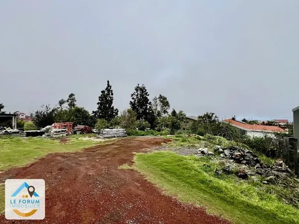 Terrain 700 m²