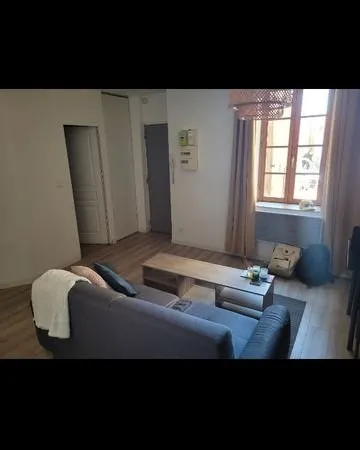 Particulier Loue T2 bis meublé, immeuble de caractère, place de l hotel de ville à Narbonne