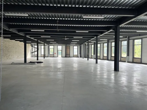 Local d'activité 1971 m²