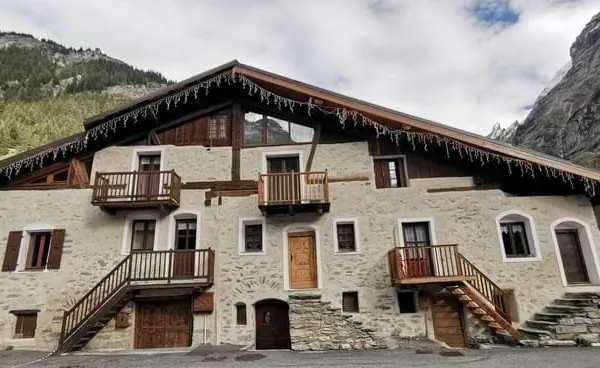 2 appartements dans maison - 8 pièces - 200 m2