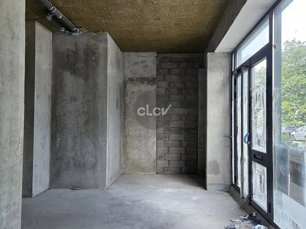 Local commercial 81 m² Décines-Charpieu
