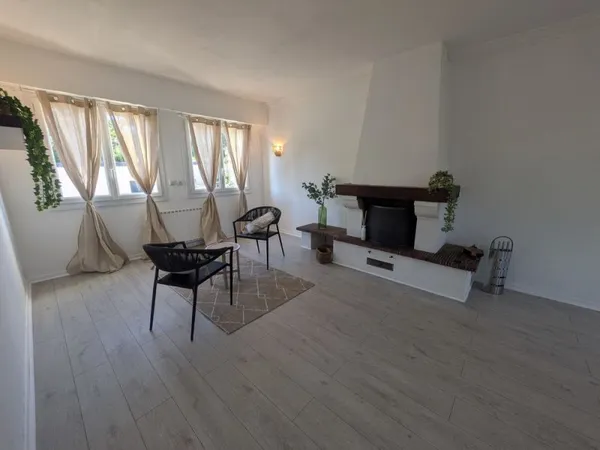 Maison familiale, service et écoles à pied
