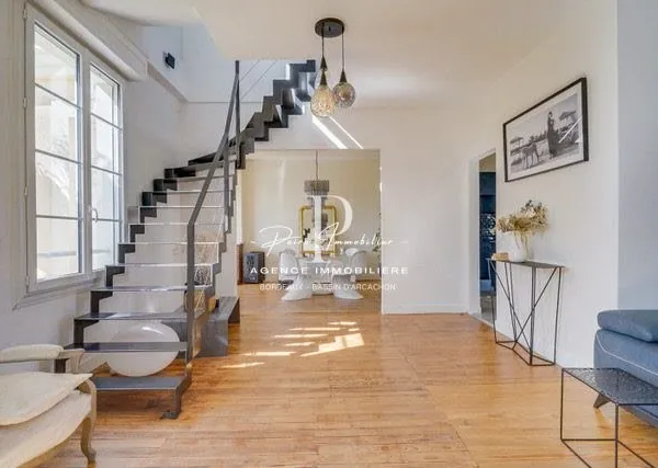 Maison 6 pièces 225 m²