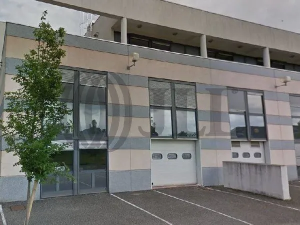 Local d'activité 142 m²