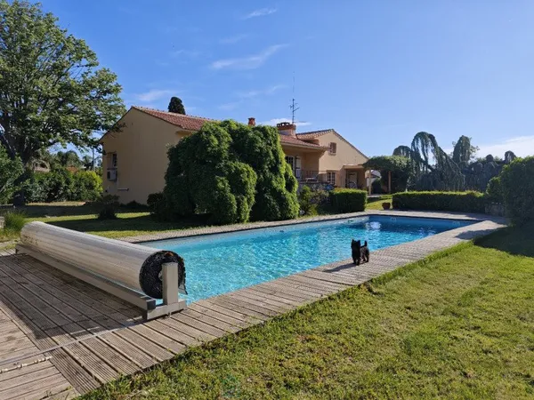 Villa 10 pièces 337 m²