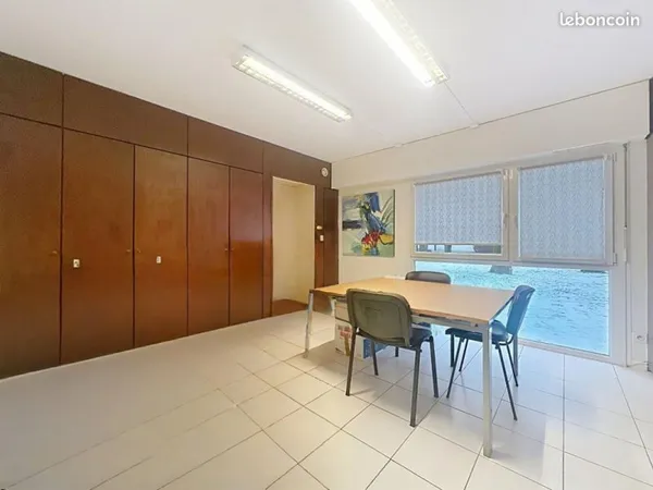Local d'activité 42 m²