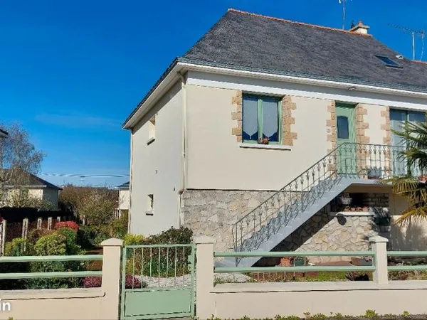 Maison mitoyenne au calme dans impasse quartier ville aux roses