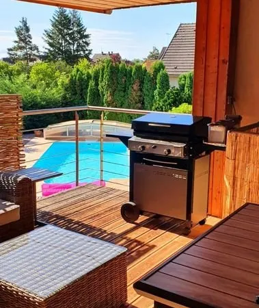 Belle propriété 6 pièces située sur un terrain clos et arboré de 10,54 ares avec piscine