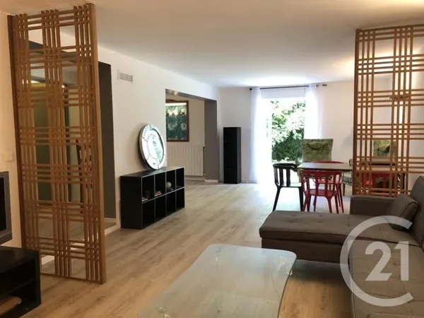 Maison 10 pièces 205 m²