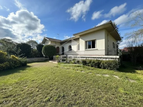 Maison à vendre à Aureilhan - 6 pièces, 146m² sur terrain de 1964 m²