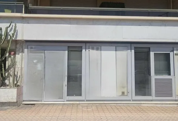 LOCAL COMMERCIAL