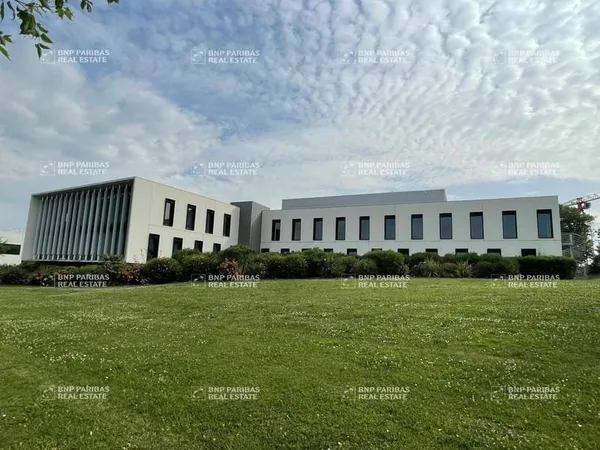 Bureaux 1080 m²